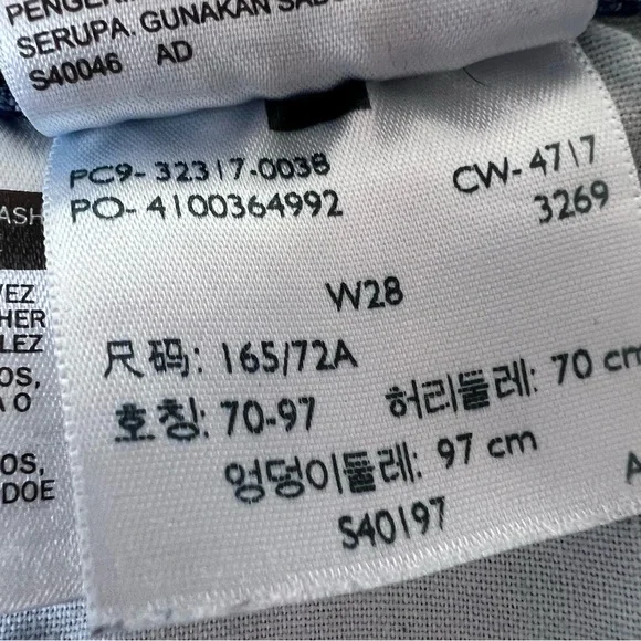 Levi’s 501 Original Fit High Rise Women’s Shorts Size 28 Medium Wash - Picture 11 of 12